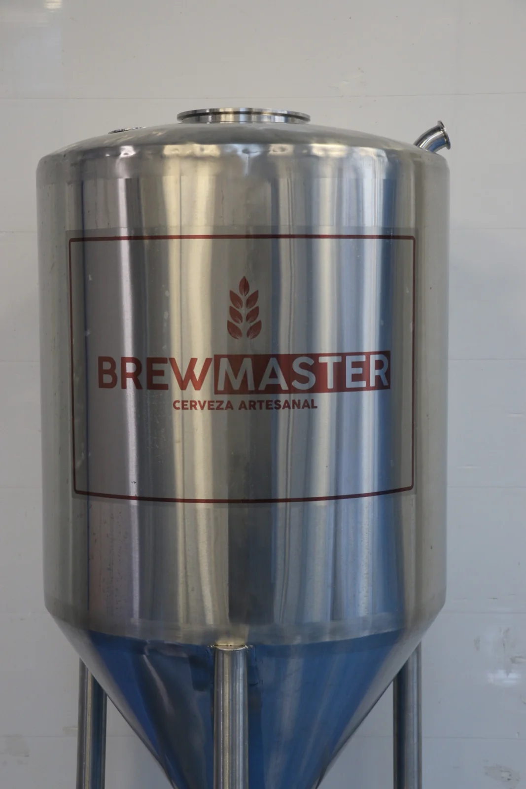 Quienes somos Equipo de elaboración de cerveza en la planta de Brewmaster