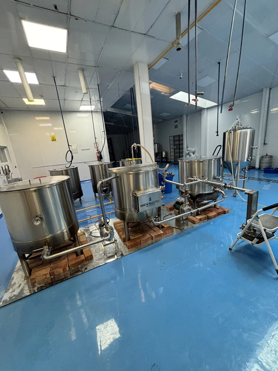 Equipos de elaboración en la planta de Brewmaster